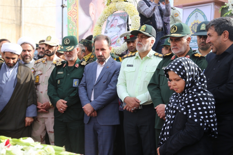 مراسم تشییع پیکر مطهر شهید مدافع امنیت " محمدیاسمی "برگزار شد 3