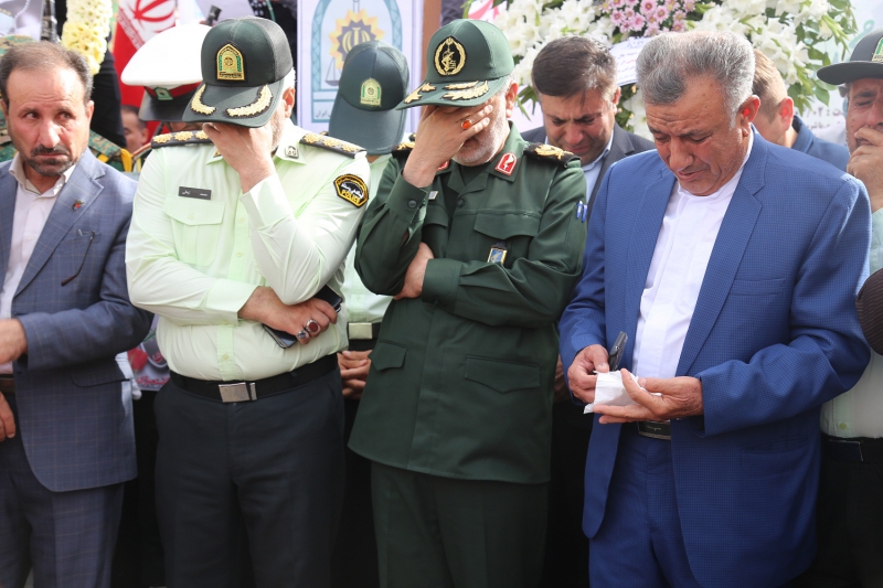 مراسم تشییع پیکر مطهر شهید مدافع امنیت " محمدیاسمی "برگزار شد 6