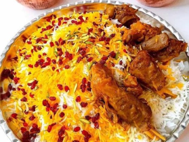 طرز تهیه زرشک‌پلو با گوشت، غذایی مجلسی و پرطرف‌دار