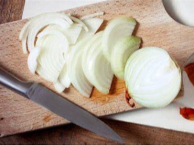 چگونه پیاز را خلالی خرد کنیم