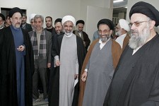 نقدی بر بیانیه مجمع روحانیون مبارز/ طراحی صحنه ورشکستگان، در تئاتر مواجهه