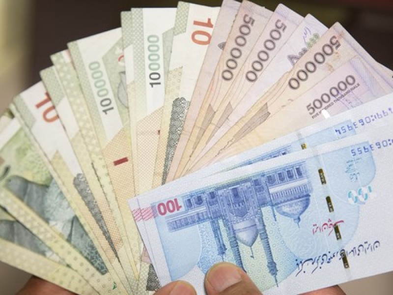 پرداخت 30 هزار میلیارد تومان یارانه نقدی ماهانه/ همه دستگاه‌ها برای کنترل قیمت ارز به بانک مرکزی کمک کنند