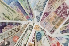 کاهش نرخ رسمی یورو