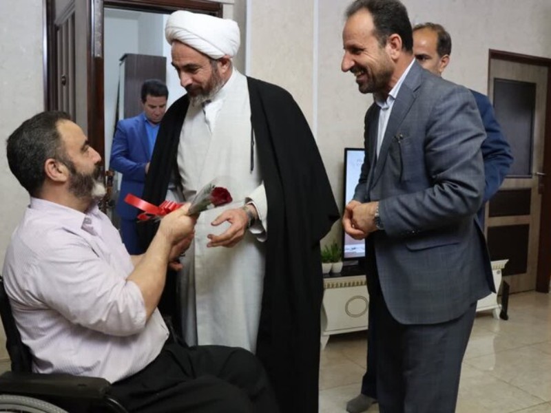 جانبازان سند افتخار جامعه هستند