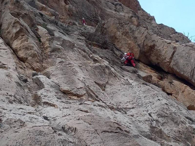 نجات جوان ۳۱ساله در ارتفاعات تونل آزادی ایلام