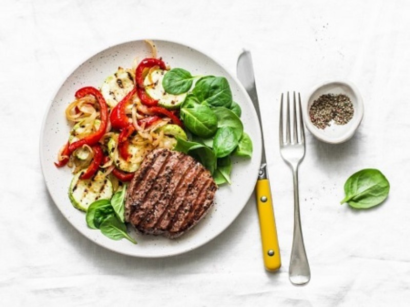 دستور تهیه دو مدل استیک گوشت رژیمی خوشمزه و آسان
