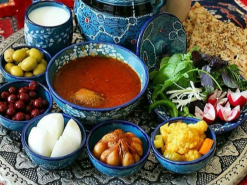 سفر رنگارنگ به دنیای غذاهای سنتی سمنان: تجربه‌ای اصیل و به‌یادماندنی