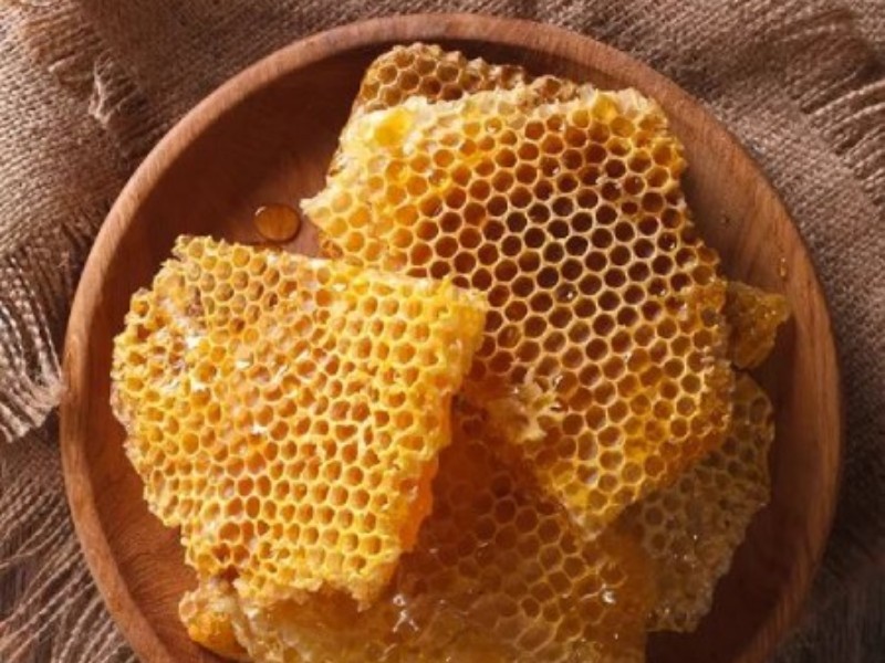 فواید موم زنبورعسل برای مو، نحوه استفاده و عوارض جانبی آن