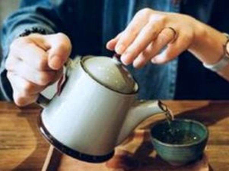 نوشیدن چای در این شرایط سرطان‌زا است