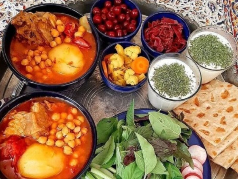 راز خوشمزه شدن آبگوشت: از ادویه‌ها تا روش‌های پخت