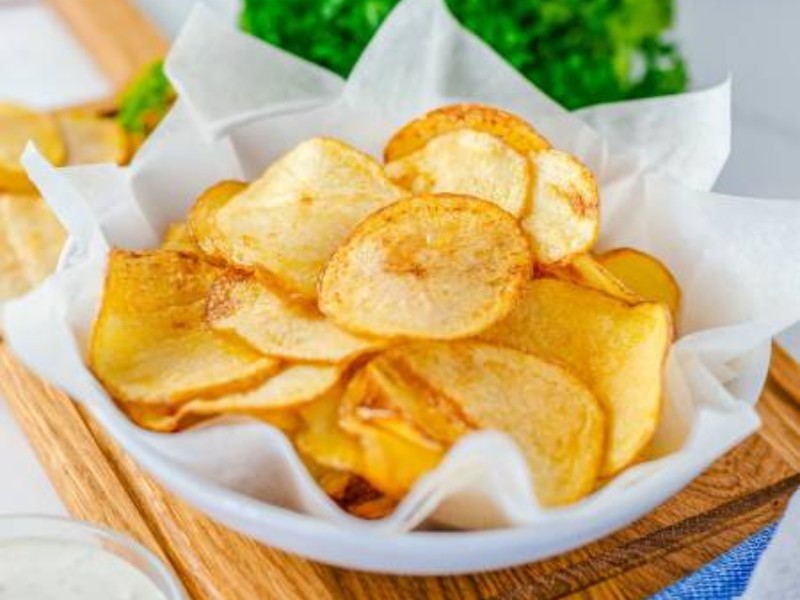 طرز تهیه چیپس سیب‌زمینی ترد و خوشمزه با سرخ‌کن بدون روغن