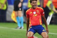 یامال رکورد پله را شکست