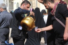 موکب شهدای تولید در خدمت زائرین است