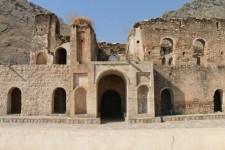 مرمت و بازسازی قلعه پوراشرف دره‌شهر