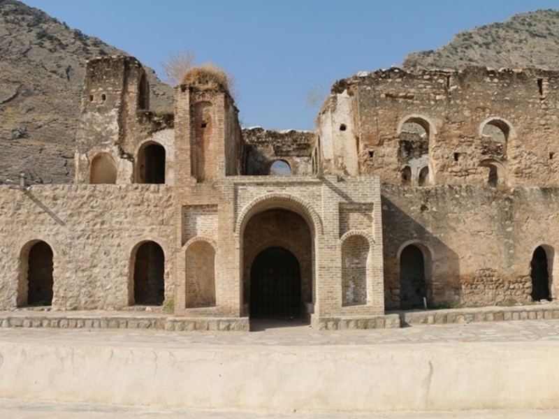 مرمت و بازسازی قلعه پوراشرف دره‌شهر