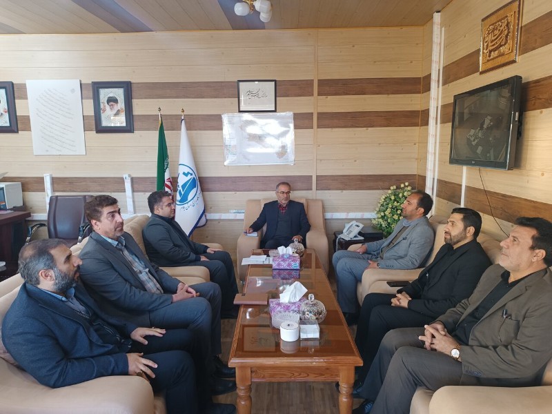 خدمت به خانواده‌های شهدا افتخاری بزرگ است