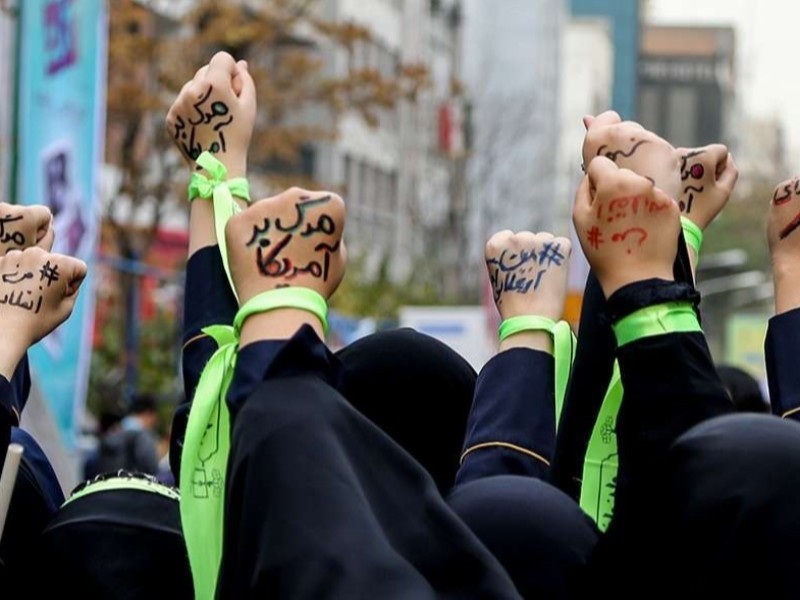 دانشجویان پیشگامان مبارزه با دشمن هستند