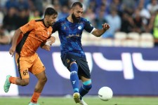 بازی استقلال و مس در شرایط سخت