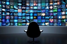 دشمن به دنبال فریب مردم است