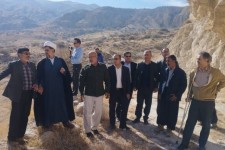 مرمت جاده زرین‌آباد در دست اقدام است