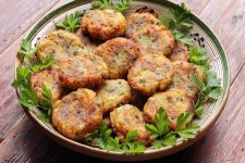 چگونه کتلت گوشت با سیب‌زمینی درست کنید