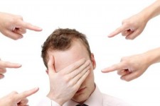 تأثیرات منفی برچسب‌زدن بر انزوای اجتماعی