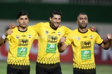 گل‌زنی برابر شمس آذر را تکرار کن