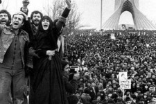 تضاد حکومت پهلوی با مردم