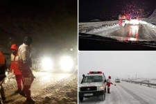 امدادرسانی به ۶۸ خودرو در محورهای برفگیر ایلام
