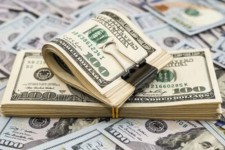 باید مراقب کاسبان دلار باشیم