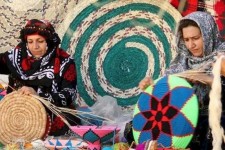 بانوی بدره‌ای خالق صنایع‌دستی زیبا