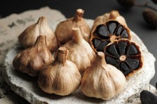 روش تهیه سیر سیاه در خانه