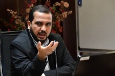 مجلس در کنار مردم ایستاده است