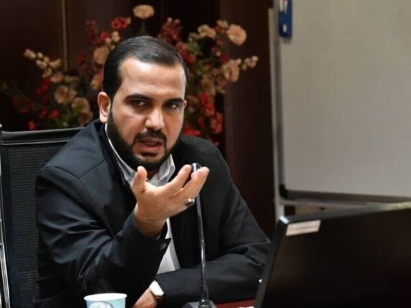 مجلس در کنار مردم ایستاده است