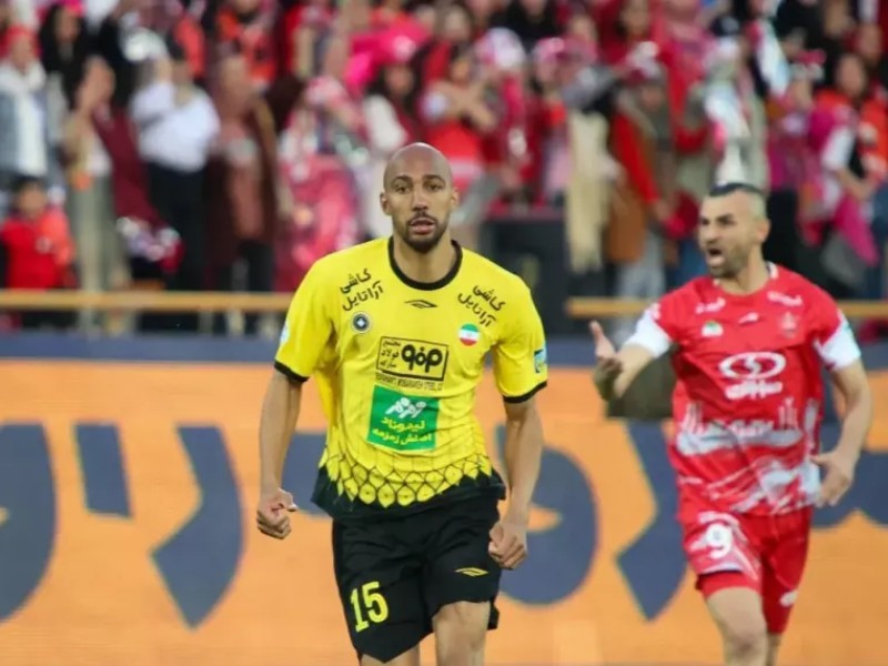 همسر انزونزی خوشحال از کادویِ پایان بازی