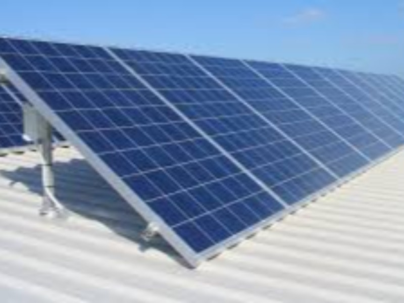 الزام نصب نیروگاه خورشیدی در ساختمان‌های دولتی ایلام
