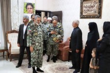 ارتش خدمتگزار خانواده‌های معظم شهدا است