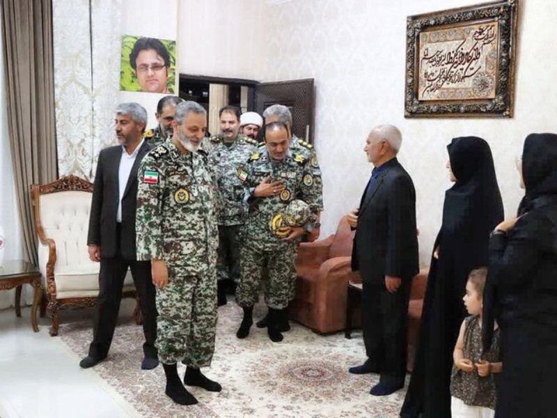 ارتش خدمتگزار خانواده‌های معظم شهدا است