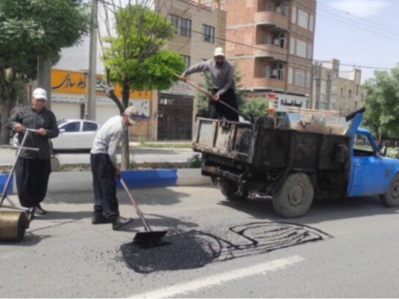 اجرای طرح لکه‌گیری معابر پرترافیک ایلام  