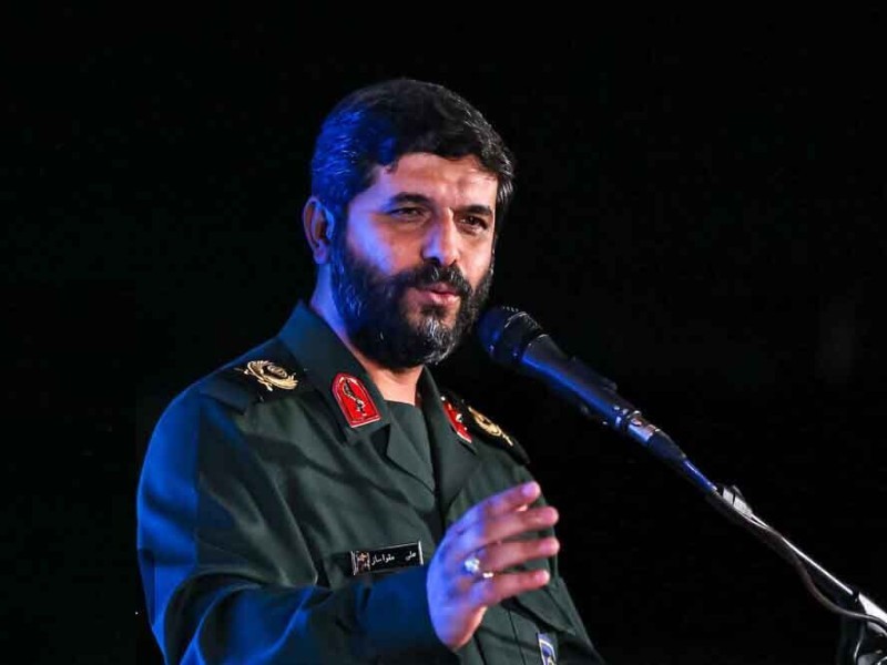 فیلمسازان در فیلم‌های دفاع مقدس قهرمان‌پروری کنند