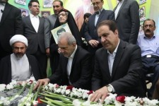  ادای احترام رئیس‌جمهور به مقام شهدا در ایلام