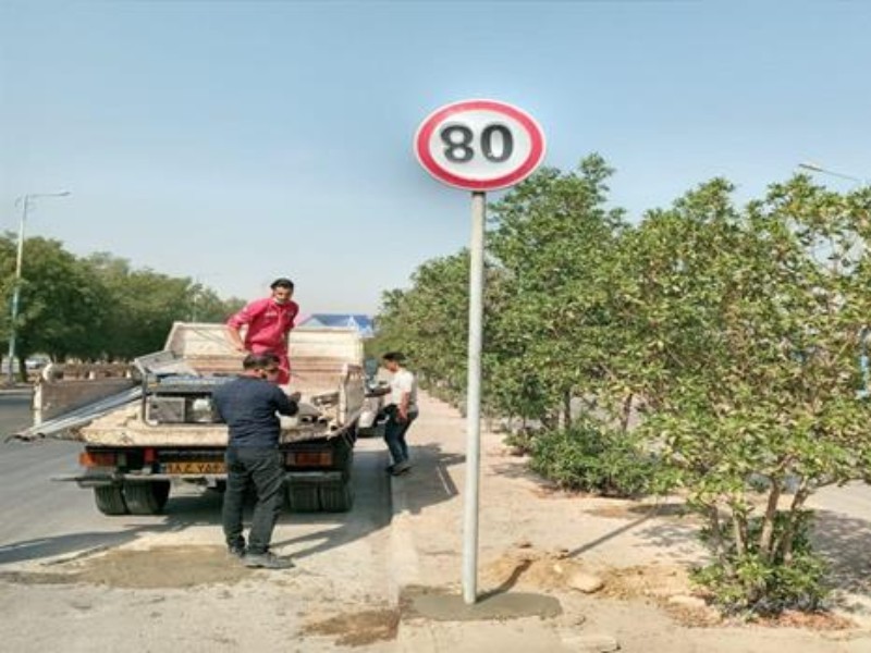 نصب ۵ هزار تابلو ایمنی در جاده‌های ایلام