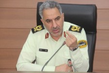 زائران اربعین تصویر مدارک را در گوشی نگه‌دارند