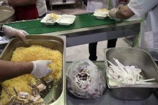 توزیع روزانه ۱۰ هزار پرس غذا در بین زائران