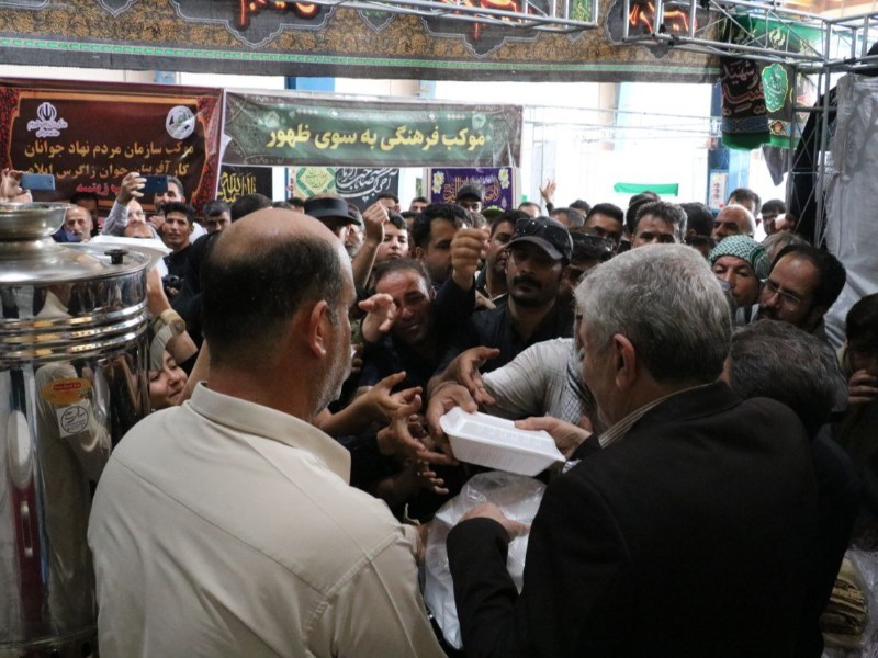 توزیع روزانه ۴۰۰ پرس غذای گرم در مهران