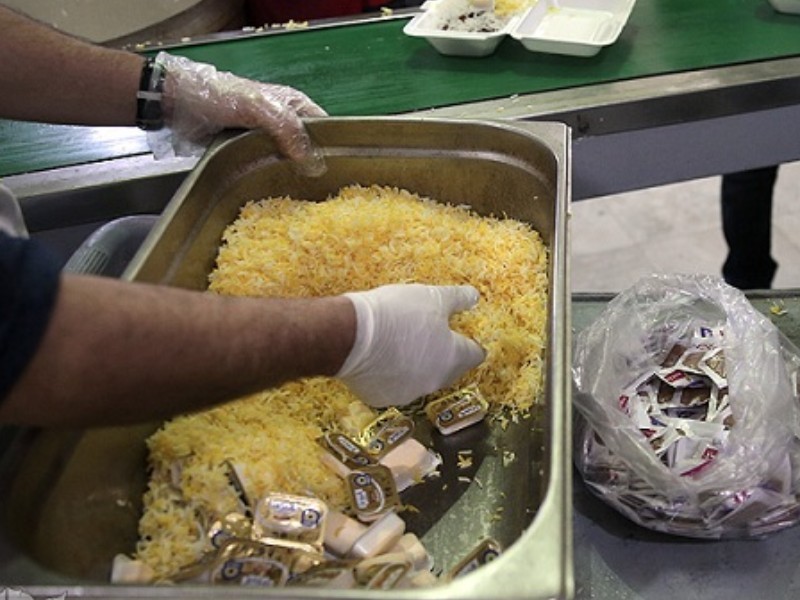 توزیع ۸ هزار غذای گرم در ایلام بین زائران