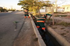 نظافت و پاکسازی معابر مهران با تمام ظرفیت ادامه دارد