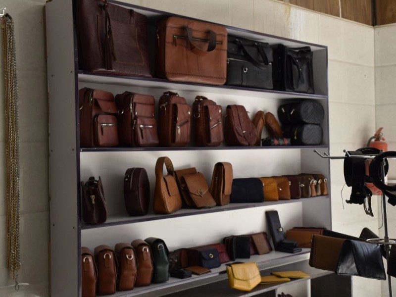 روایت یک کارگاه چرم؛ از محرومیت تا کارآفرینی