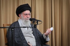 معیشت مردم مهم‌ترین مسئله است