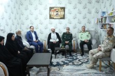 دیدار مسئولان با خانواده شهدای نیروهای مسلح